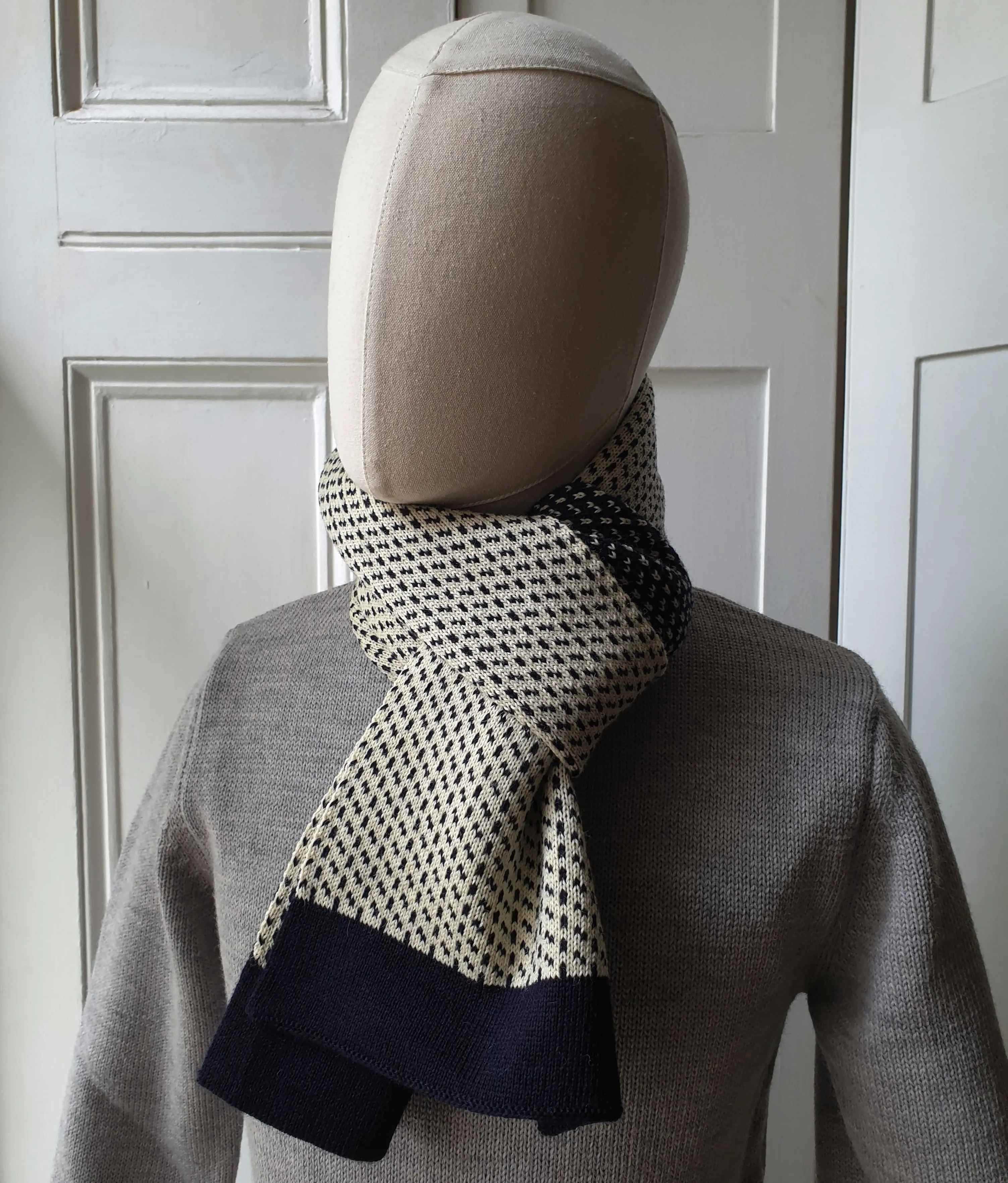 BIRDEYE SCARF - ECRU/NAVY REVERSABLE