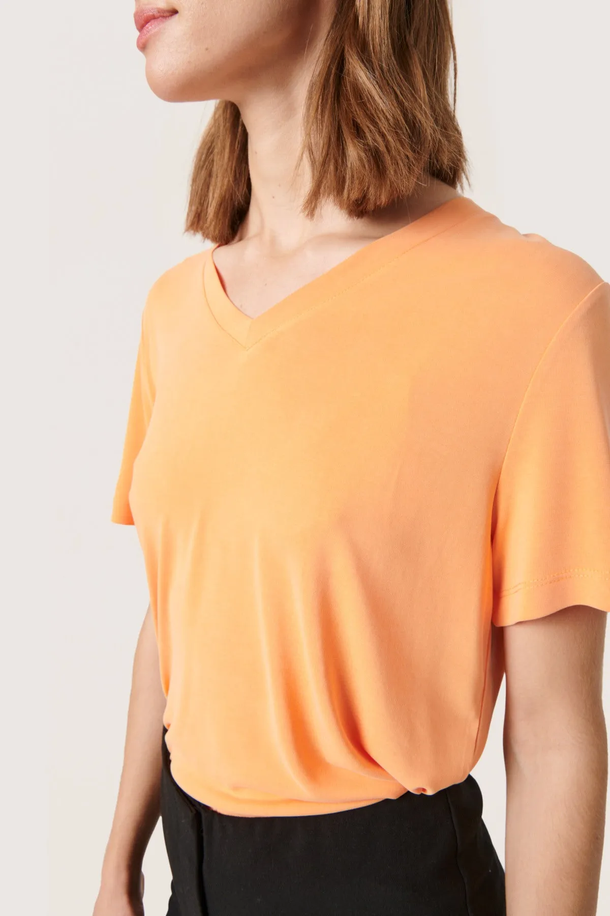 T-shirt Columbine col en v tangerine LENZING ECOVERO certified