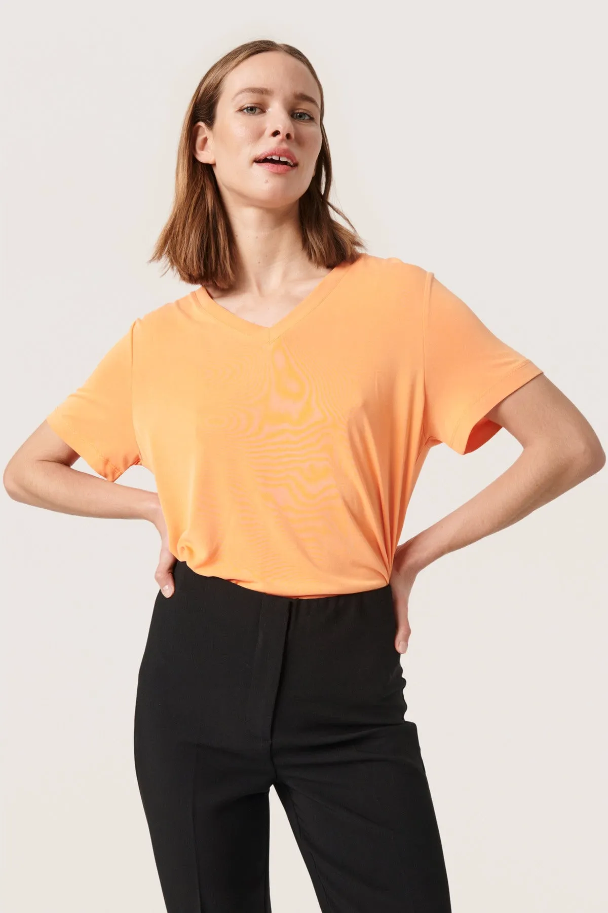 T-shirt Columbine col en v tangerine LENZING ECOVERO certified